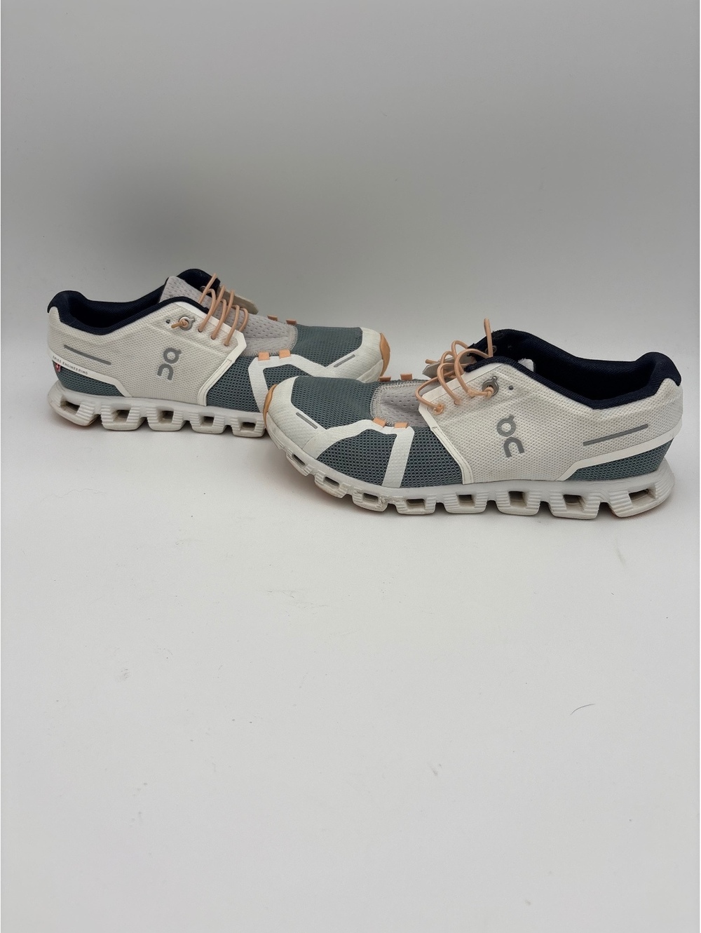 On Cloud Woman’s Size 8.5 Running Shoes - Excellent Condition-Running Or Casual